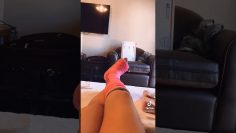 Short leg cast pink woman